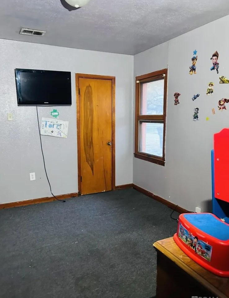 3725 Winbourne Avenue - Photo 3 of 6