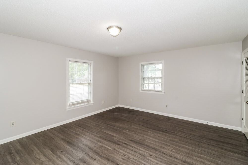 6005 Macinness Dr - Photo 4 of 17