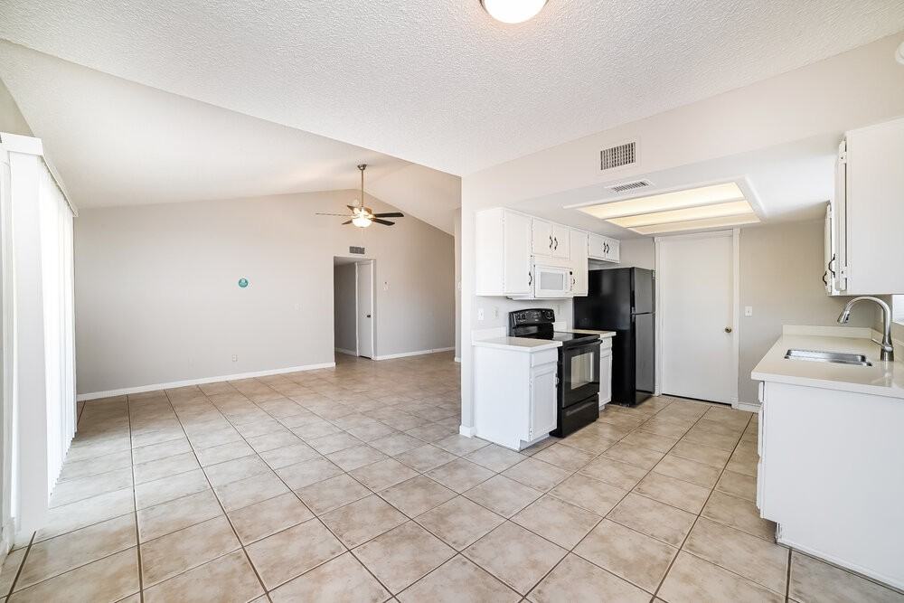 315 West Ross Avenue - Photo 5 of 16