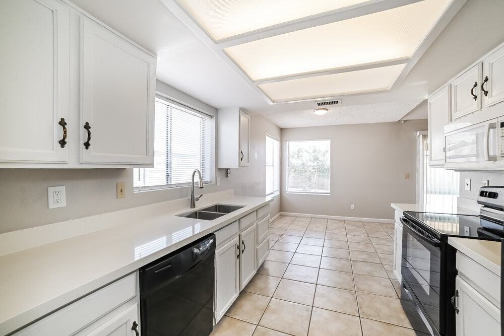 315 West Ross Avenue - Photo 6 of 16