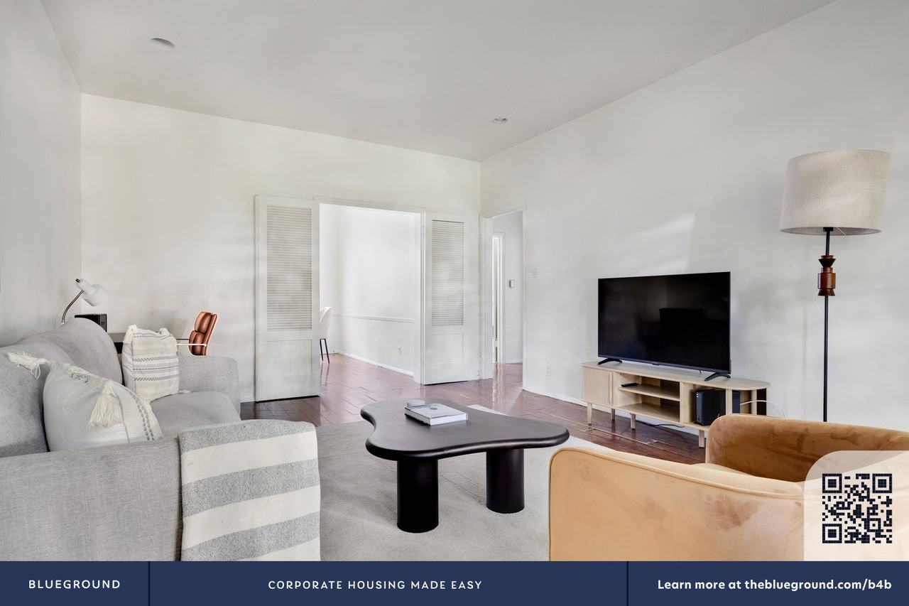135 South Reeves Drive - Photo 6 of 21