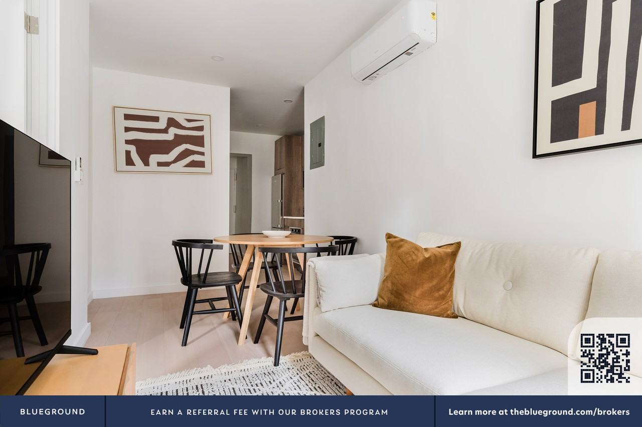 246 E 53rd St #2126 - Photo 5 of 21