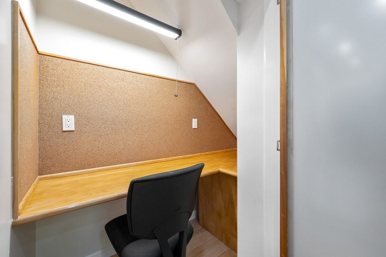 318 E 62nd St #1323935P - Photo 5 of 18