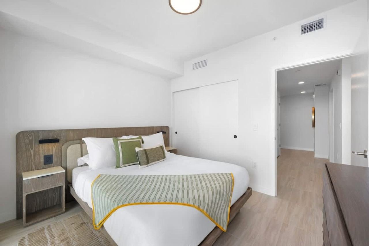 580 72nd Street - Photo 3 of 35