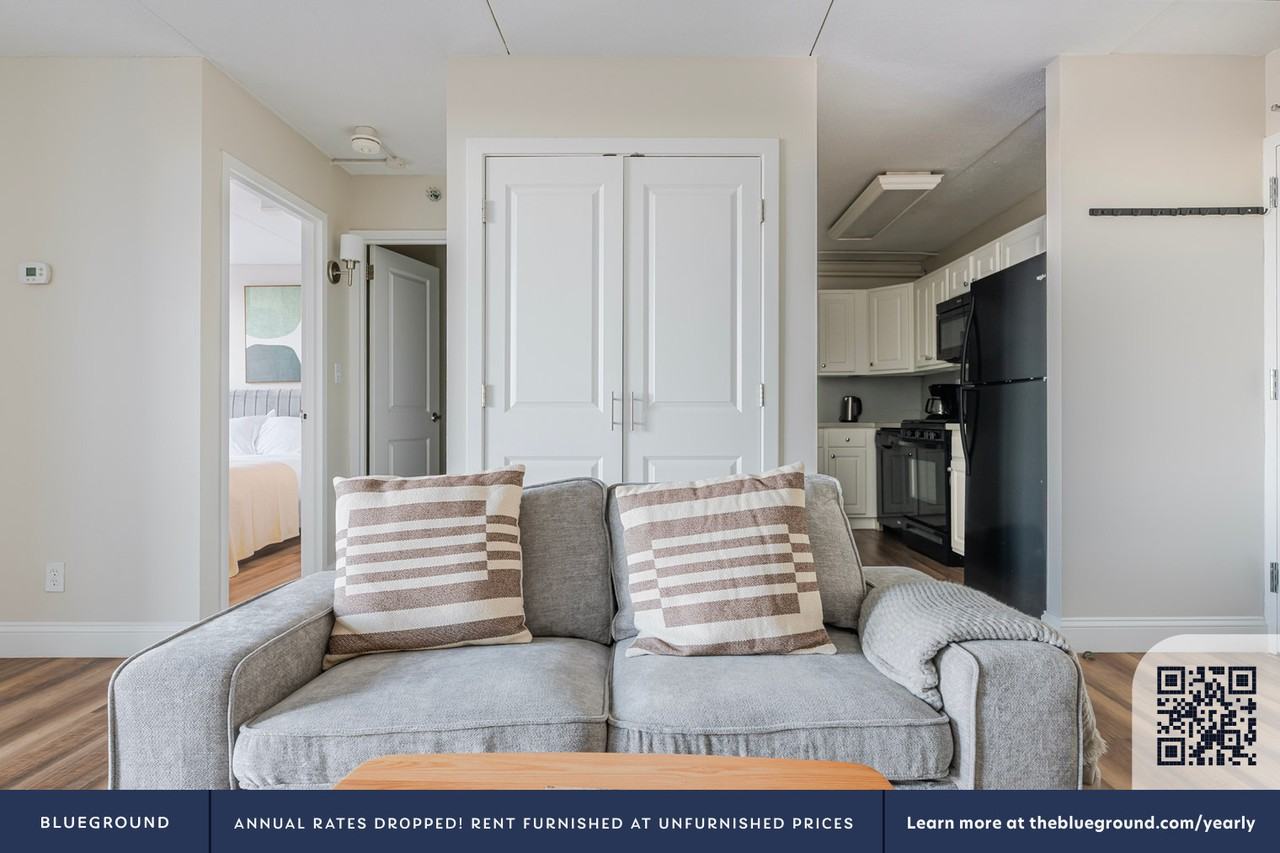 812 Memorial Dr #1270 - Photo 3 of 29