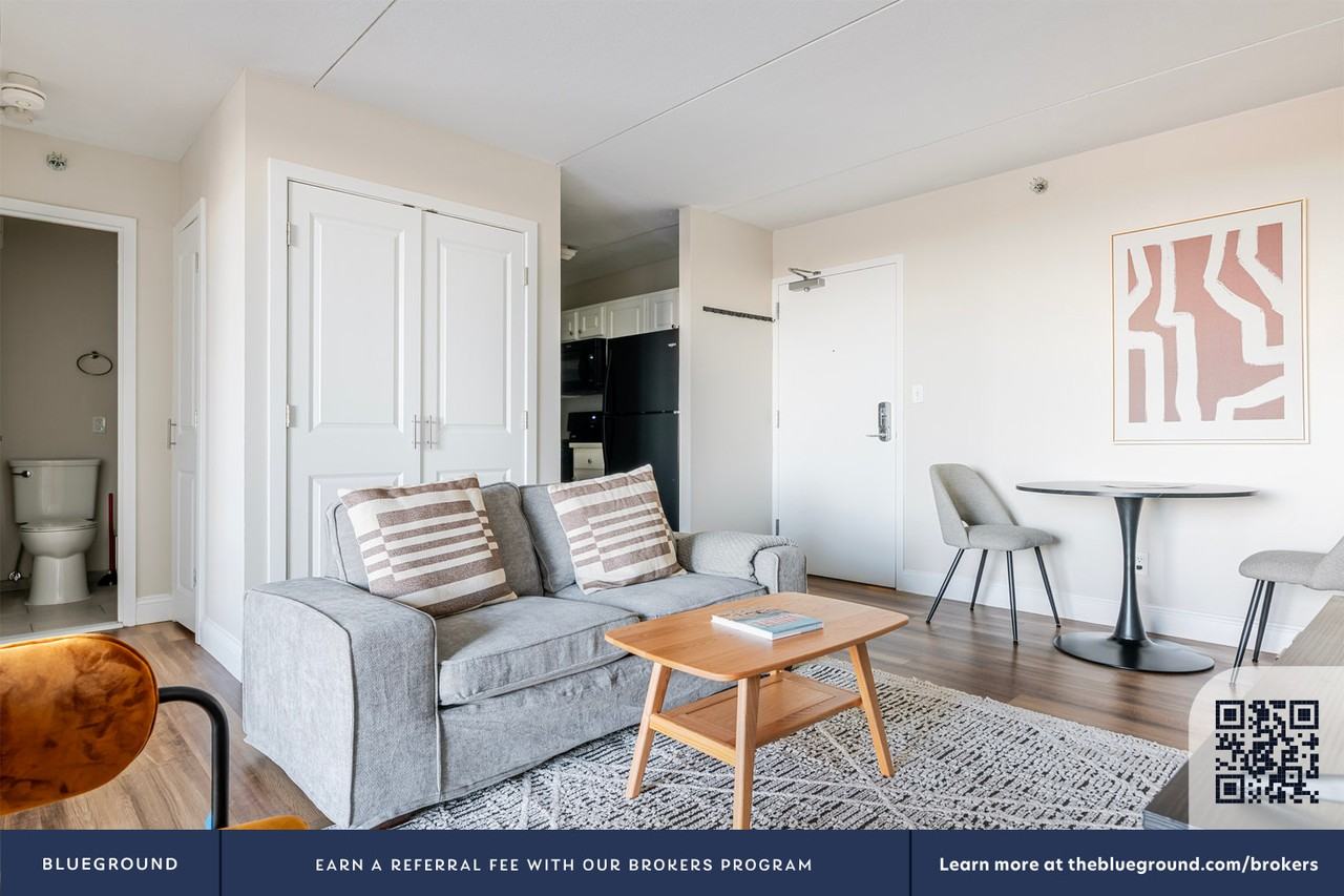 812 Memorial Dr #1270 - Photo 4 of 29