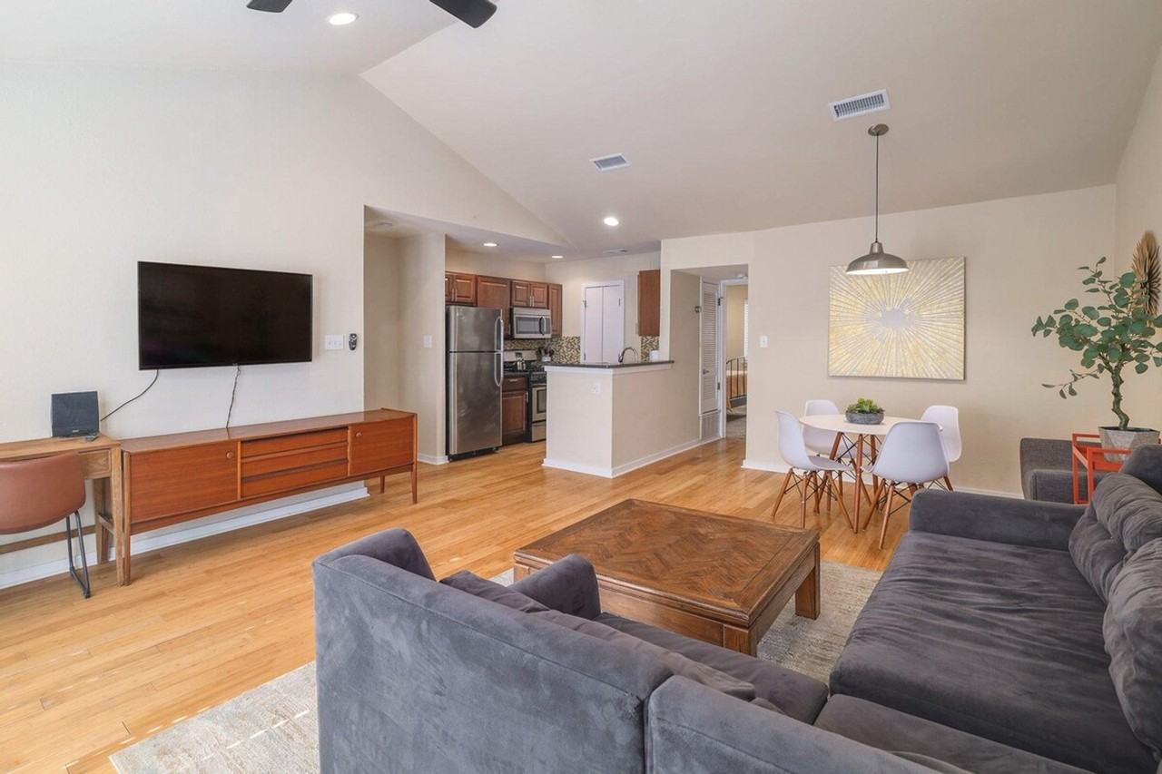 1601A Southgate Cir #1335081P - Photo 3 of 18