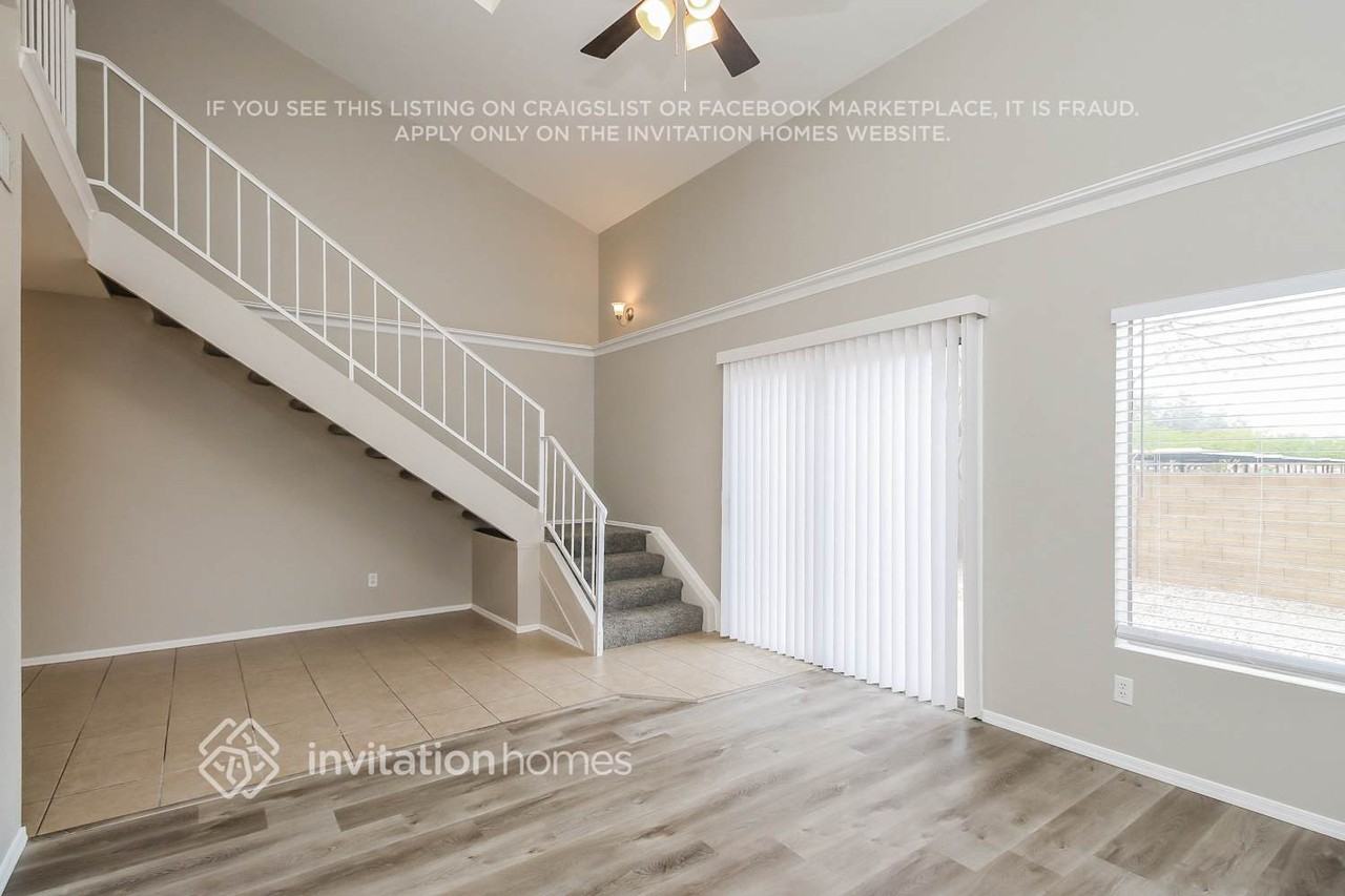 1966 N Blackstone Dr - Photo 3 of 14