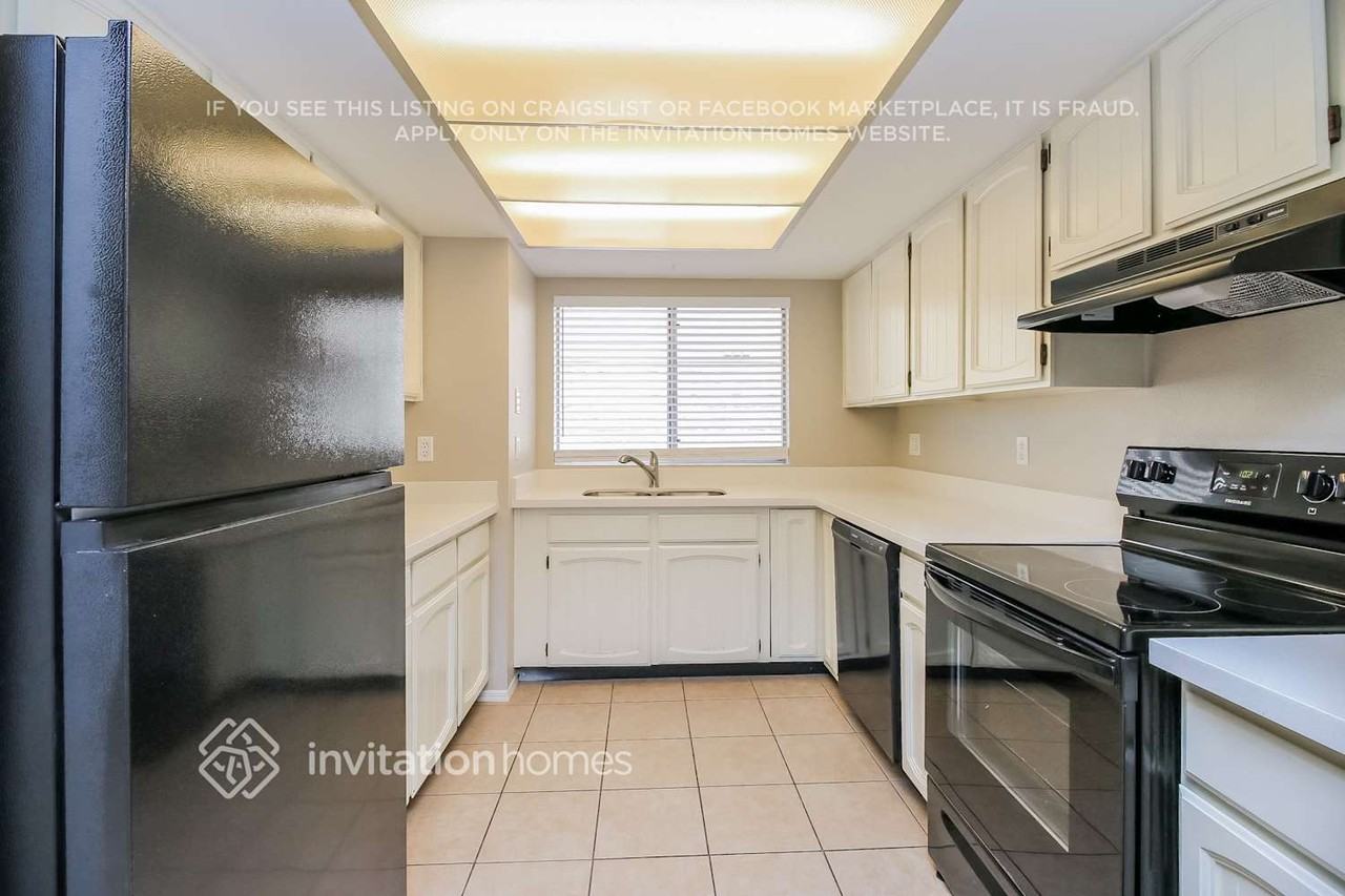 1966 N Blackstone Dr - Photo 4 of 14