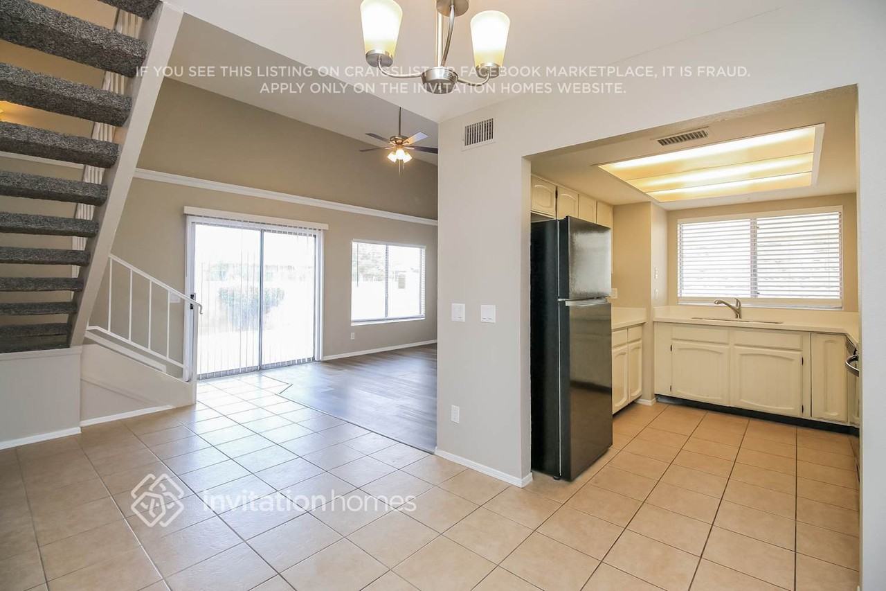 1966 N Blackstone Dr - Photo 5 of 14