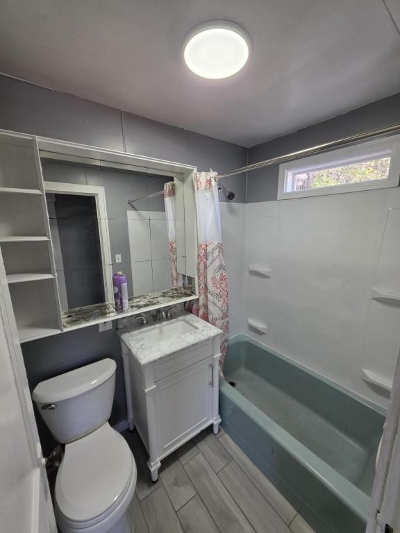 111 Oakhill Street - Photo 6 of 11