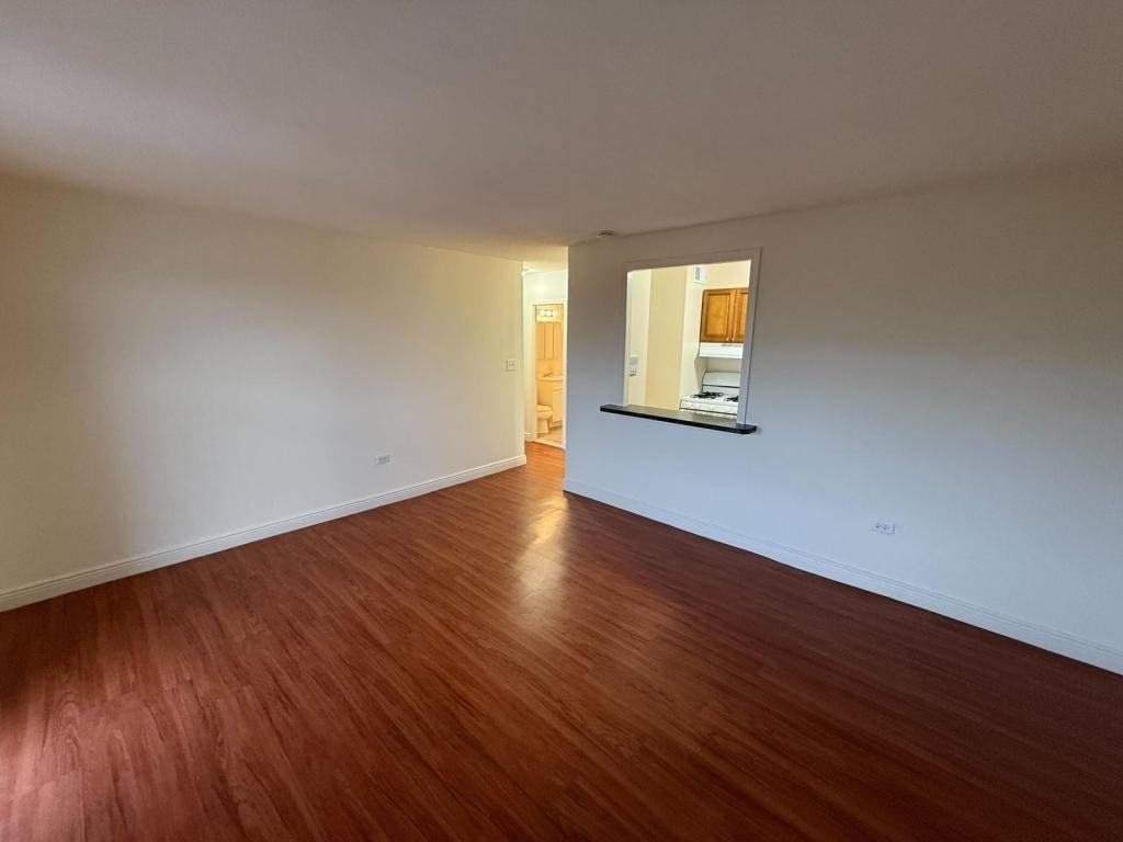 80 Guion Pl ##2x - Photo 2 of 8