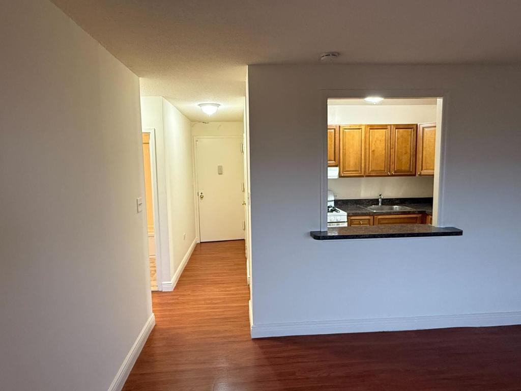 80 Guion Pl ##2x - Photo 3 of 8