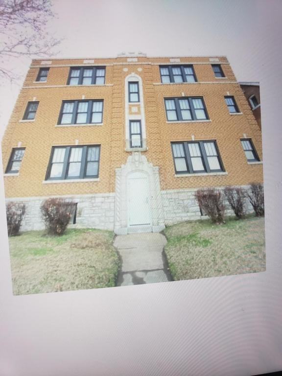 4329 S Grand Blvd - Photo 3 of 4