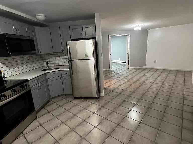 237 Quincy Ave - Photo 3 of 6