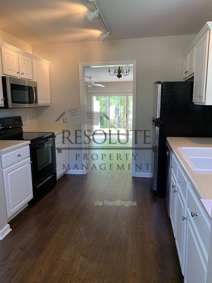 209 Harris Rd - Photo 3 of 8