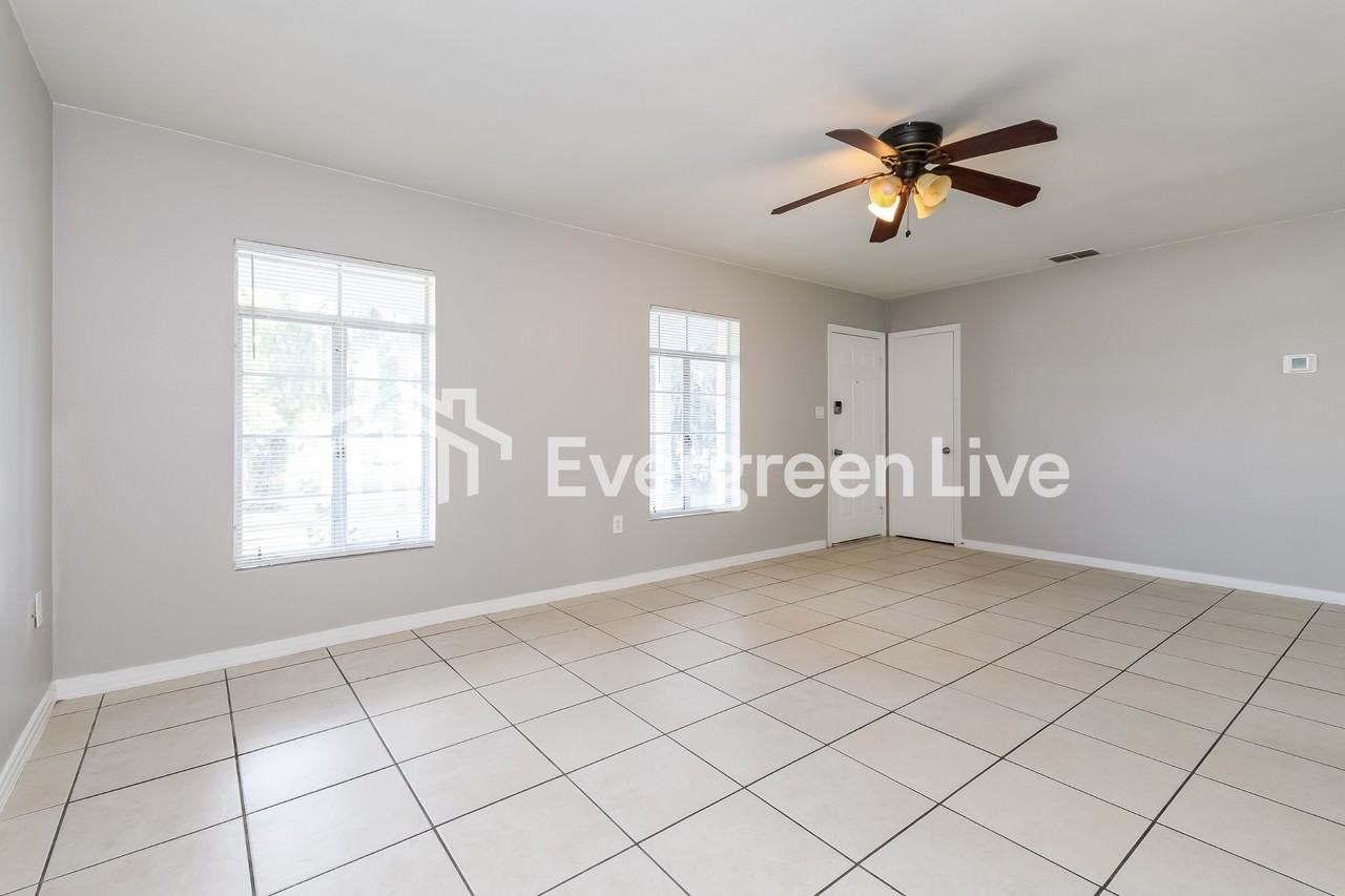 2222 N Hastings St - Photo 4 of 16