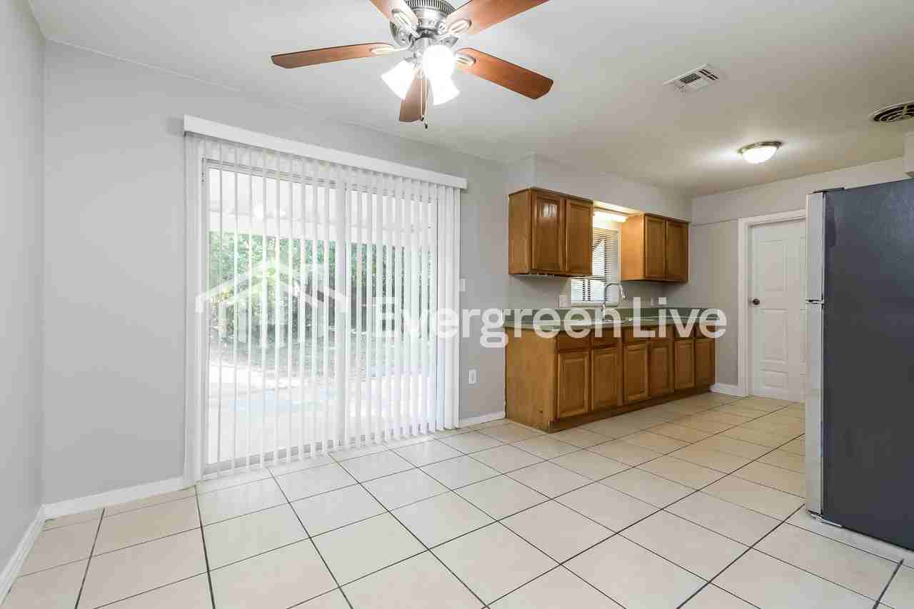 2222 N Hastings St - Photo 5 of 16