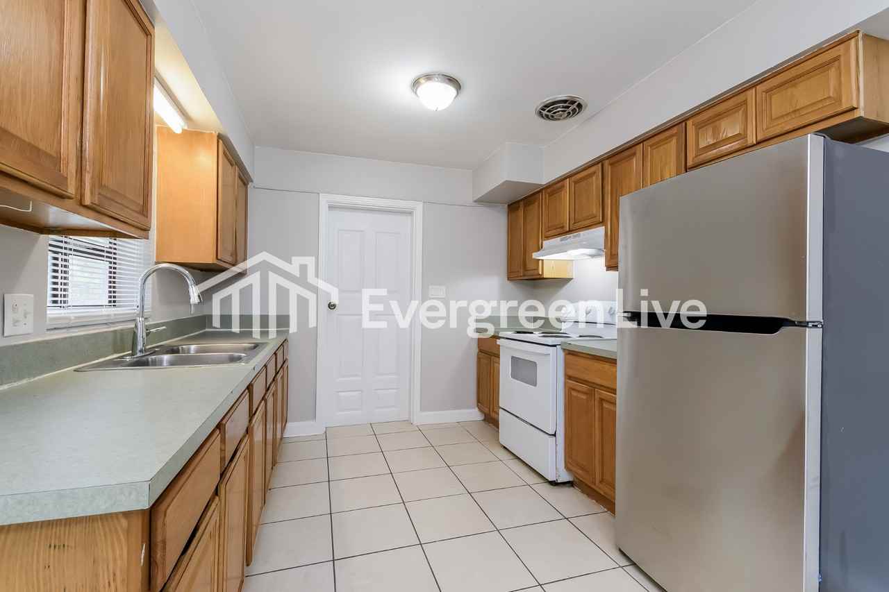 2222 N Hastings St - Photo 6 of 16