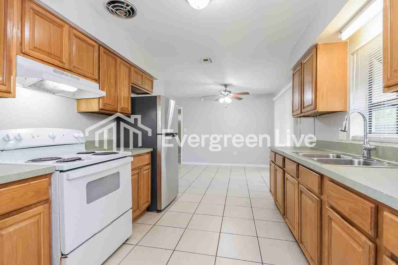 2222 N Hastings St - Photo 7 of 16