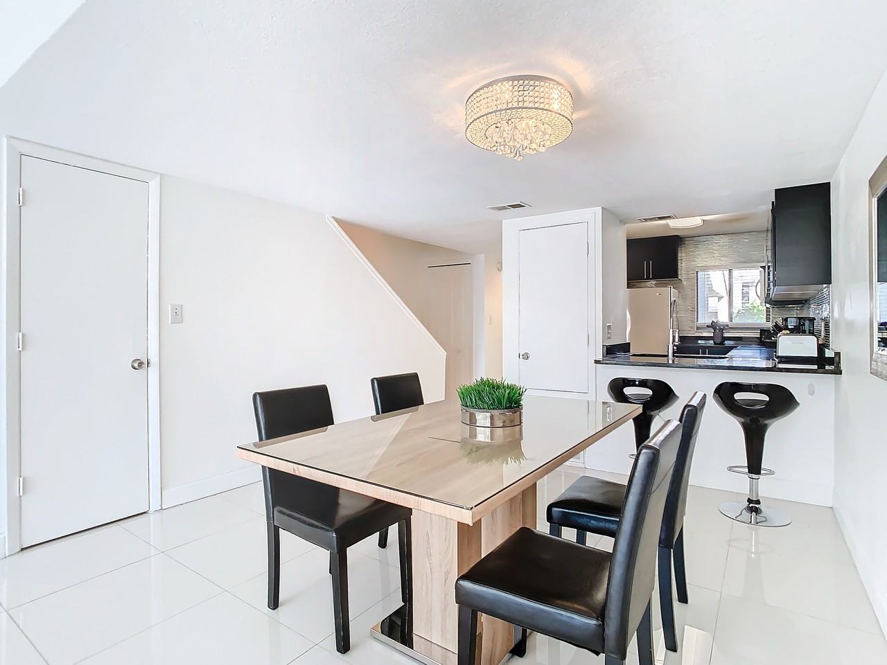 5415 Vineland Road #CYP - Photo 6 of 29