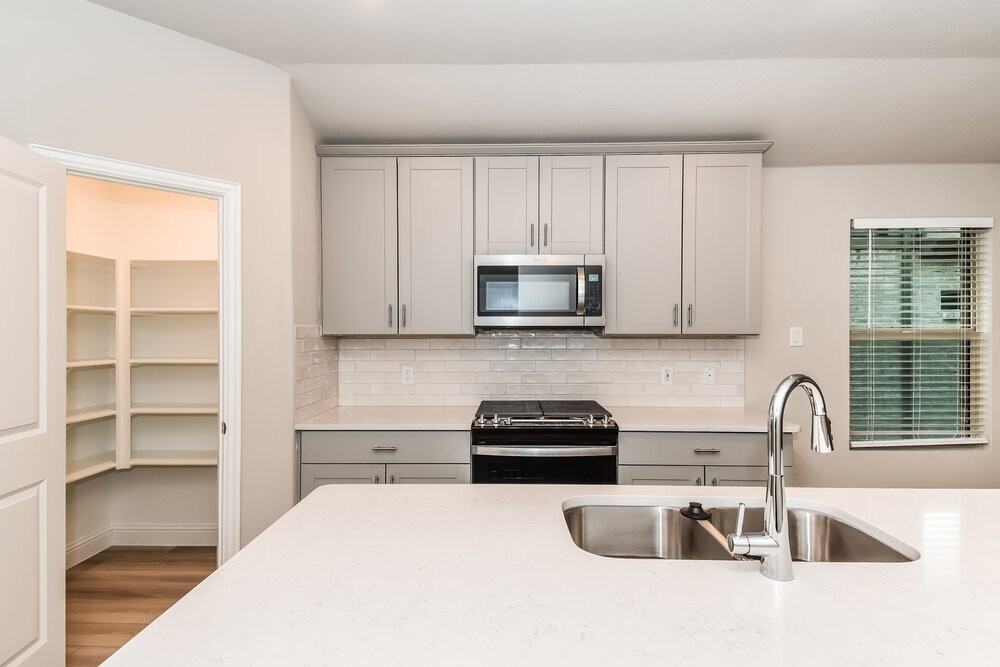 1413 Rolling Fox Drive - Photo 5 of 16