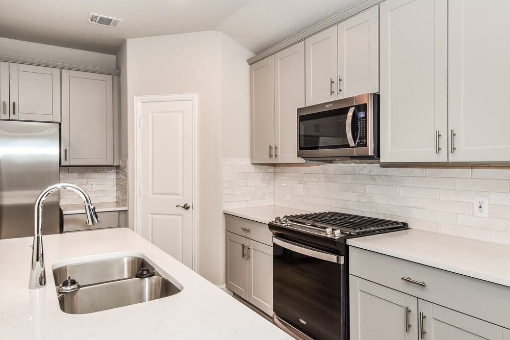 1413 Rolling Fox Drive - Photo 6 of 16