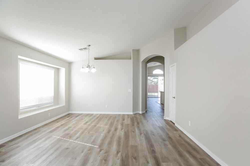 1105 E Blackhawk Dr - Photo 3 of 16