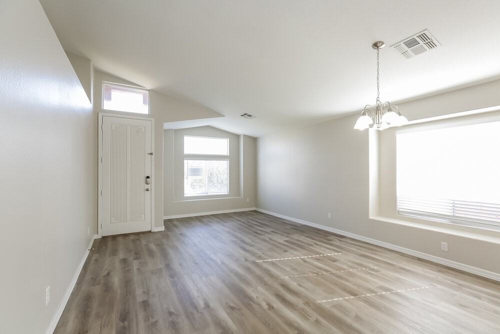 1105 E Blackhawk Dr - Photo 4 of 16