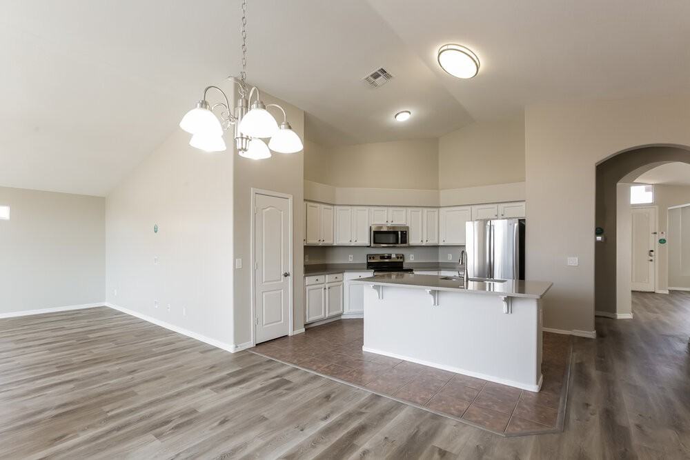 1105 E Blackhawk Dr - Photo 6 of 16