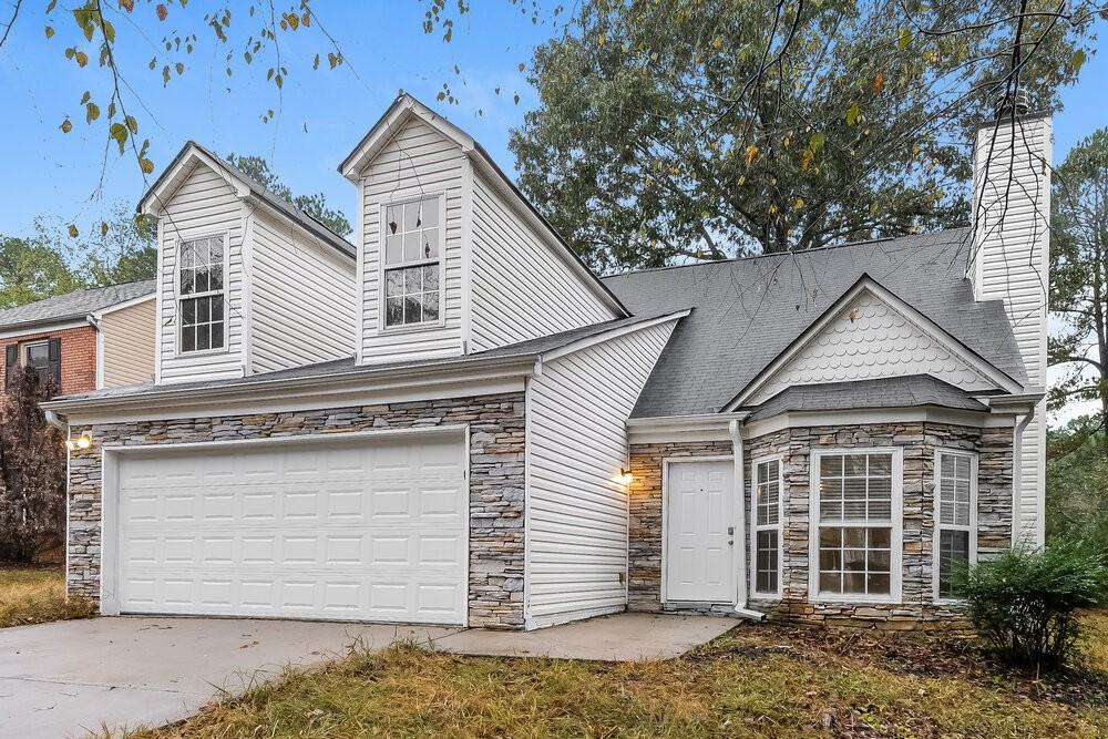 2540 Lake Royale Dr - Photo 2 of 17