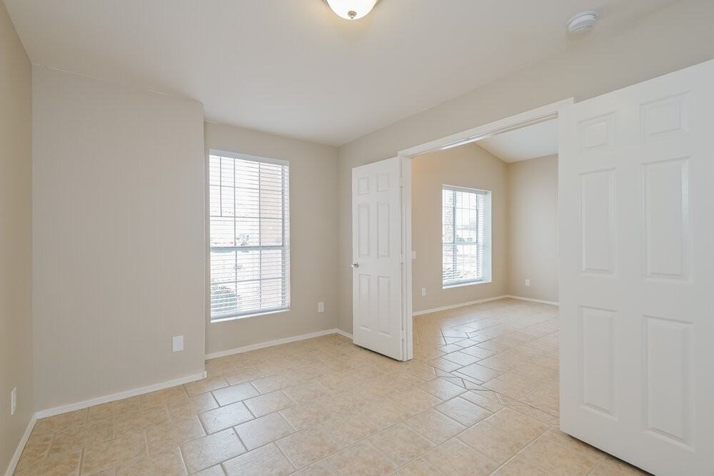 10030 East English Woods Road - Photo 5 of 16