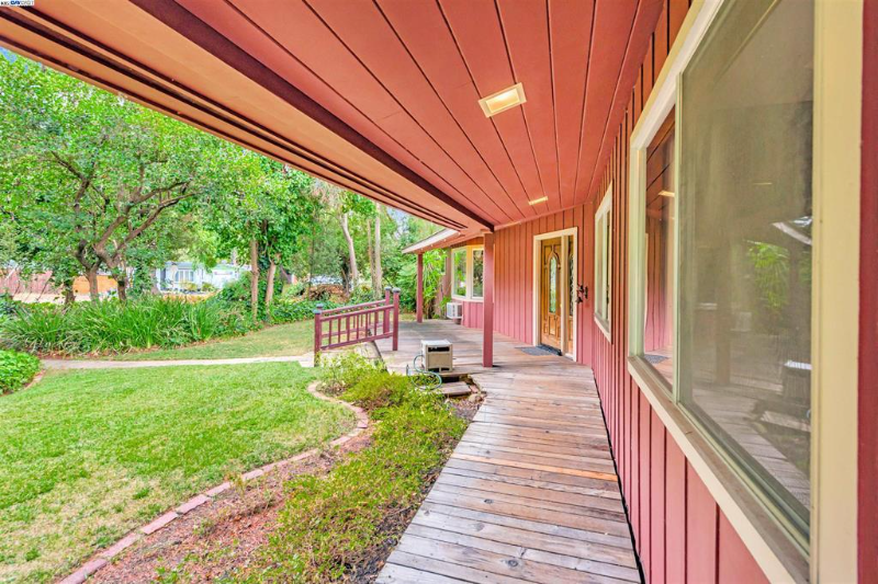 35849 Linda Dr - Photo 2 of 8