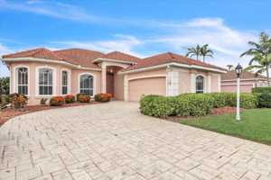 featured image of 3013 Royal Palm Dr