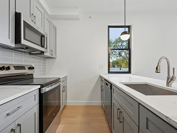 178 W Seymour St #11