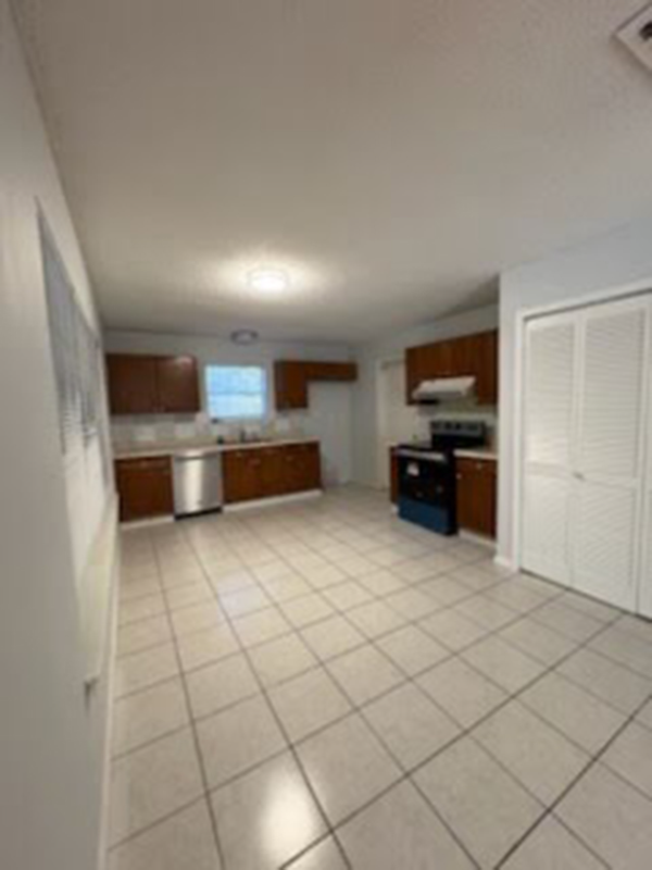 5922 Lakedale St - Photo 3 of 16