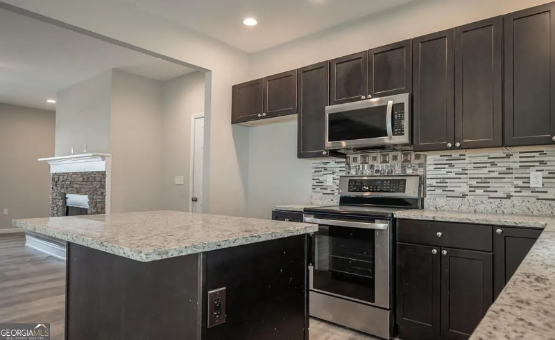 2446 Remington Dr - Photo 3 of 15