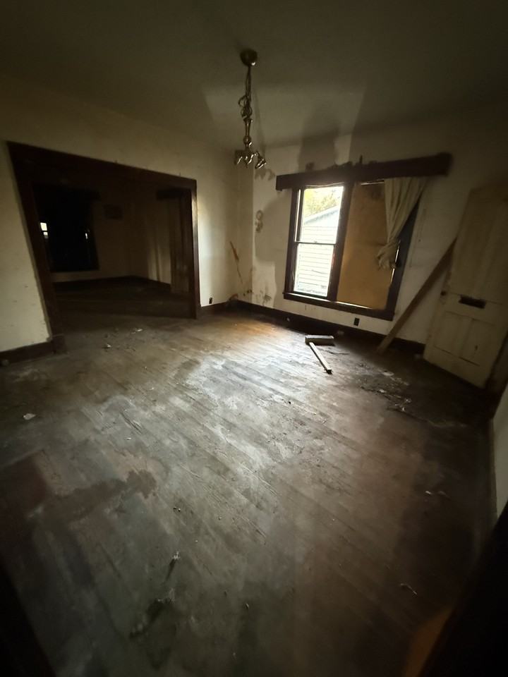 613 W Lincoln St #NA - Photo 2 of 5