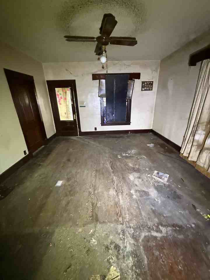 613 W Lincoln St #NA - Photo 3 of 5