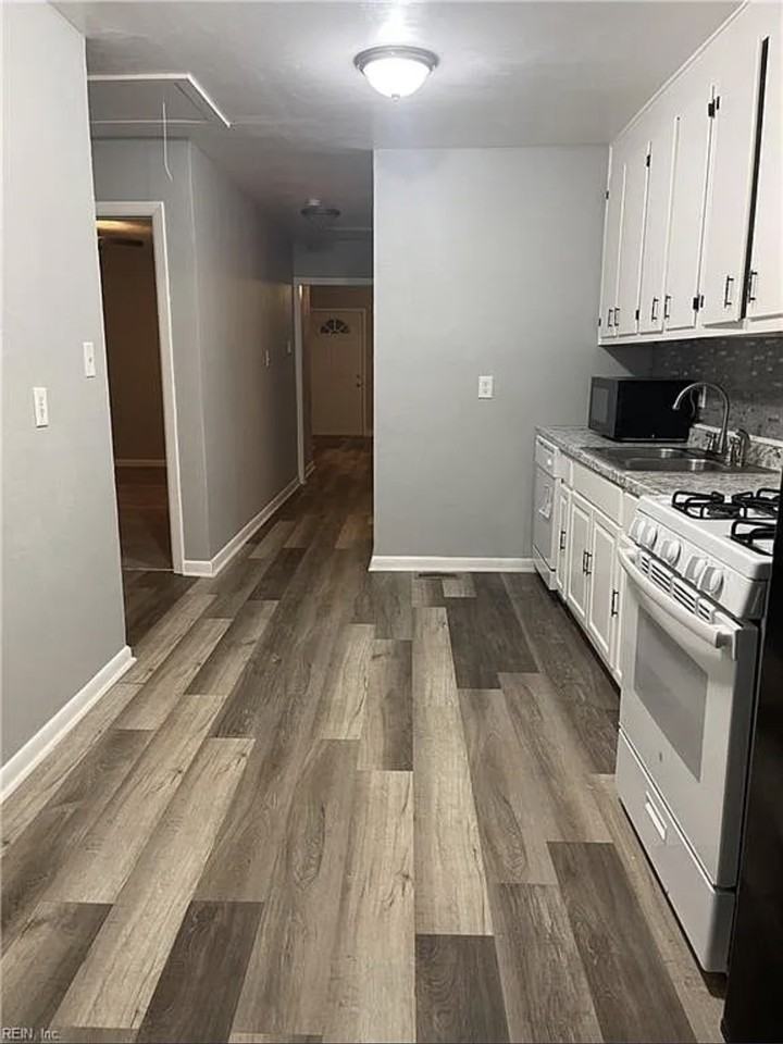 633 42nd St #NA - Photo 2 of 13