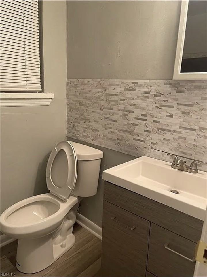 633 42nd St #NA - Photo 4 of 13