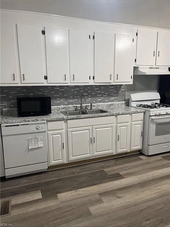 633 42nd St #NA - Photo 7 of 13