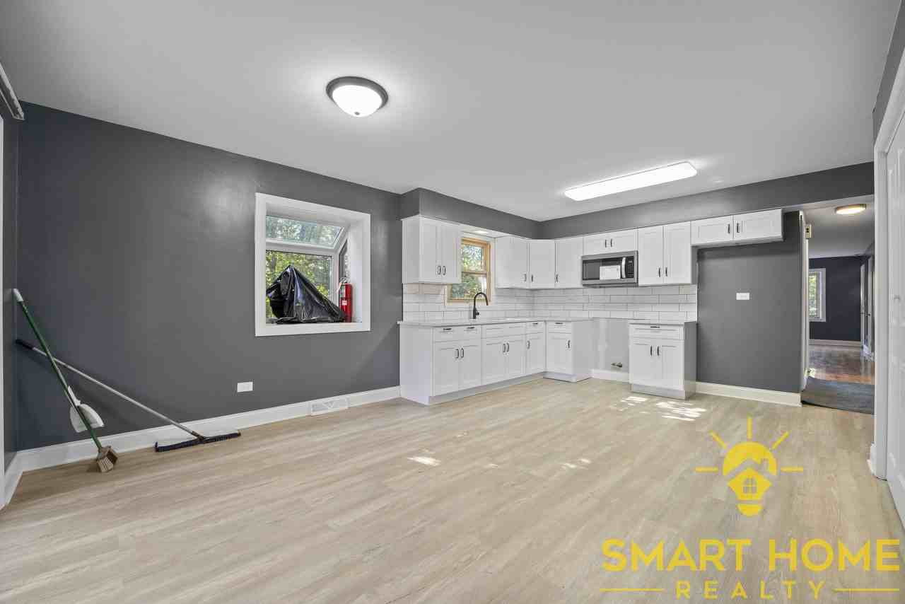 760 East North Broadway Street #1 - Photo 3 of 10