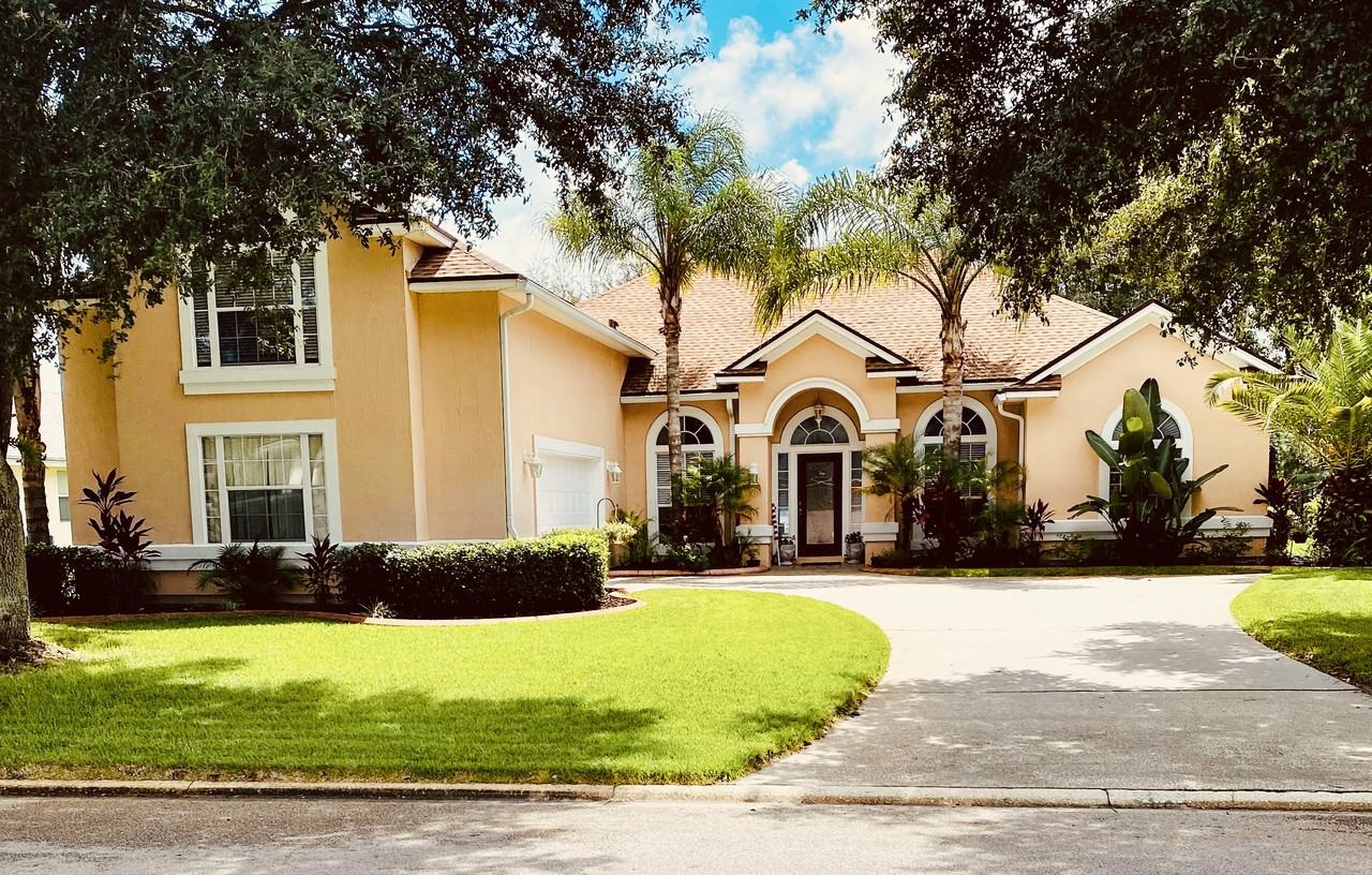 405 West Silverthorn Lane #NA - Photo 2 of 9