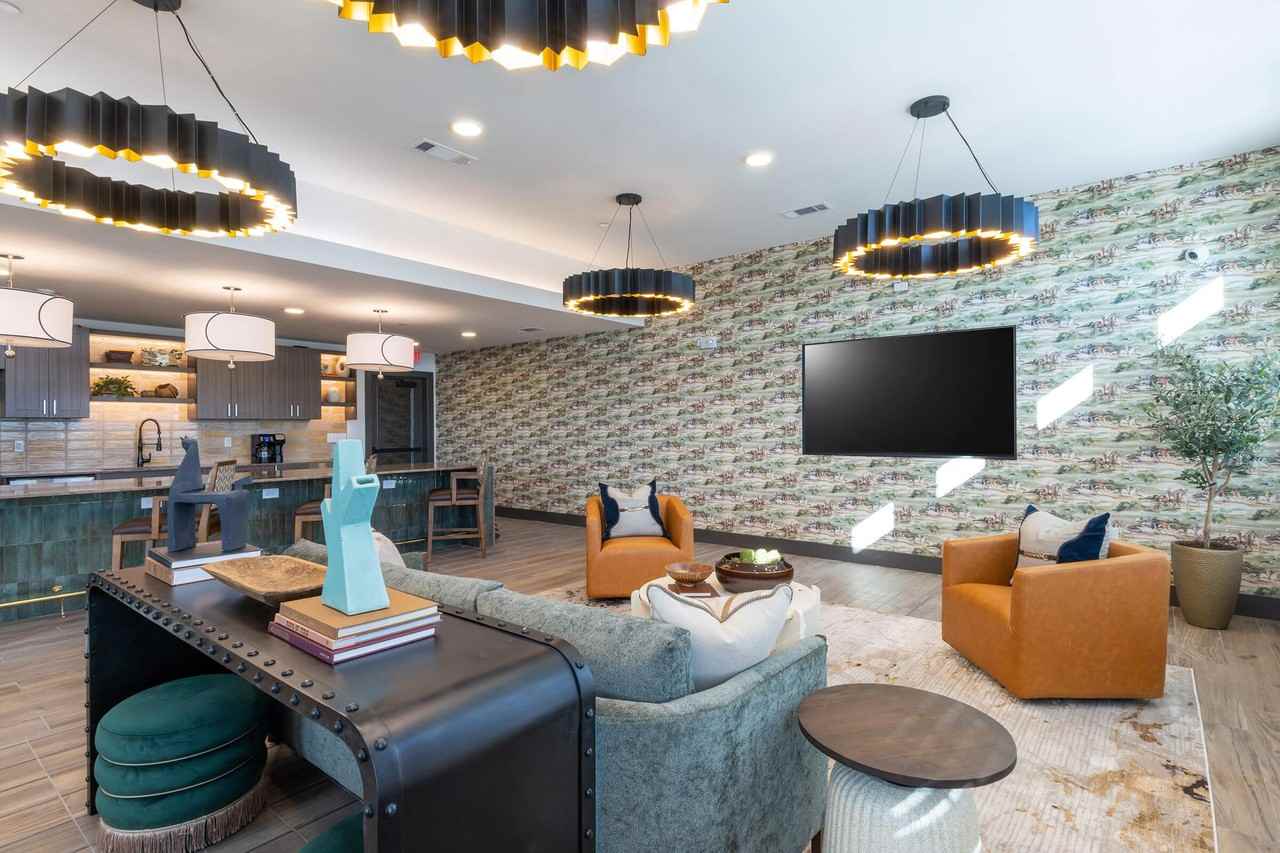 Delara Chase - Photo 6 of 11