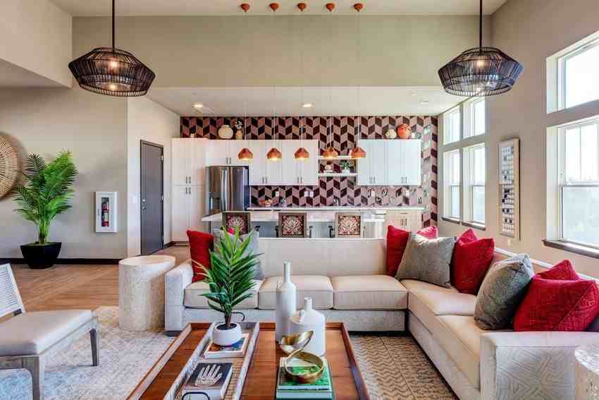 Delara Chase - Photo 4 of 11