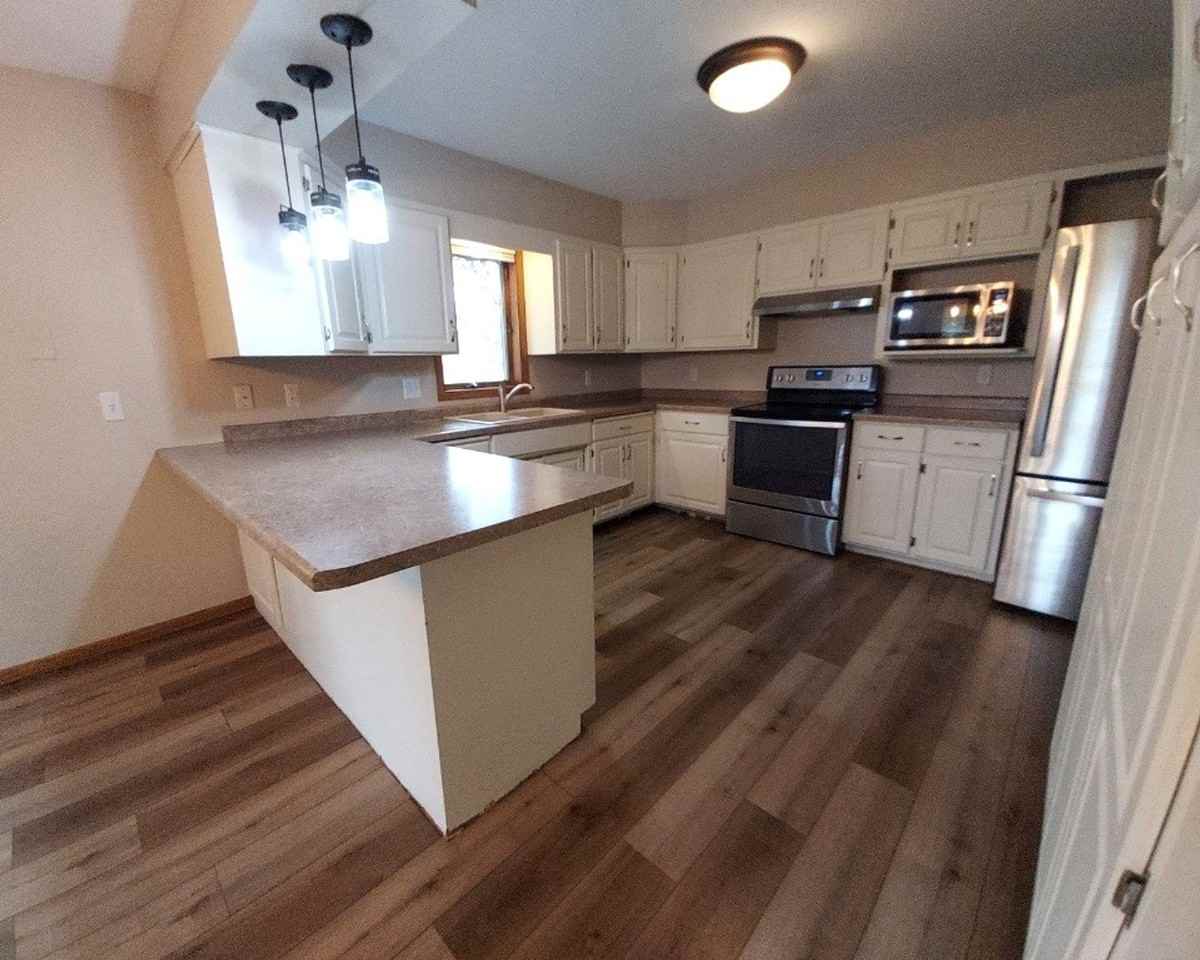 222 Tenth Street South - Photo 4 of 26