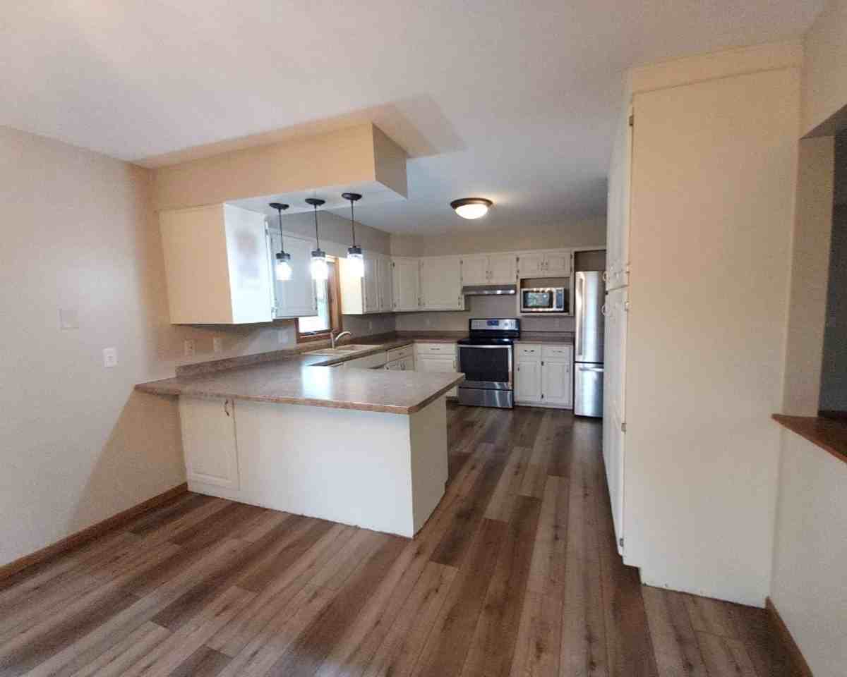 222 Tenth Street South - Photo 5 of 26