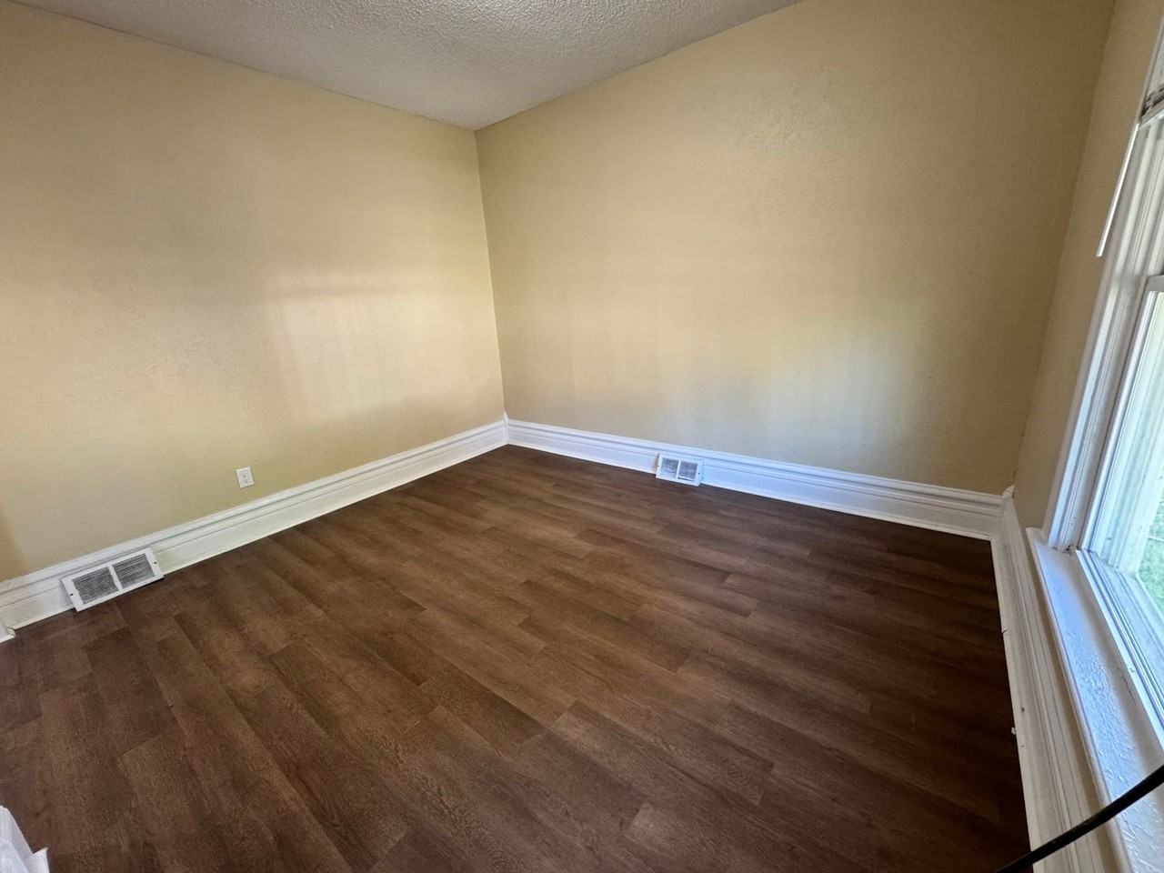 621 Woodland Ave - Photo 5 of 27