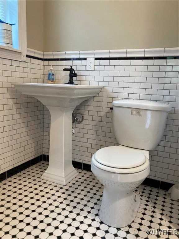 143 Cottage St - Photo 7 of 22